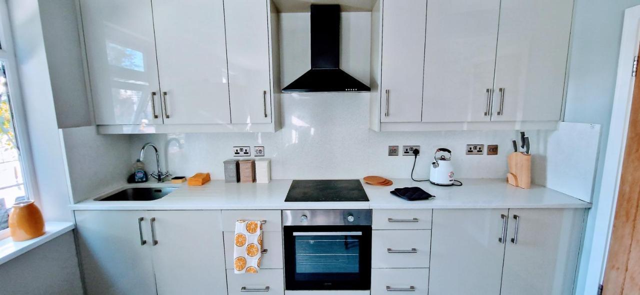Central Reading Modern 3Br Flat - Walk To Station And High Street Zewnętrze zdjęcie